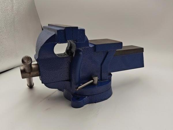 Các tính năng của Vise băng ghế thép 360 ° là gì?