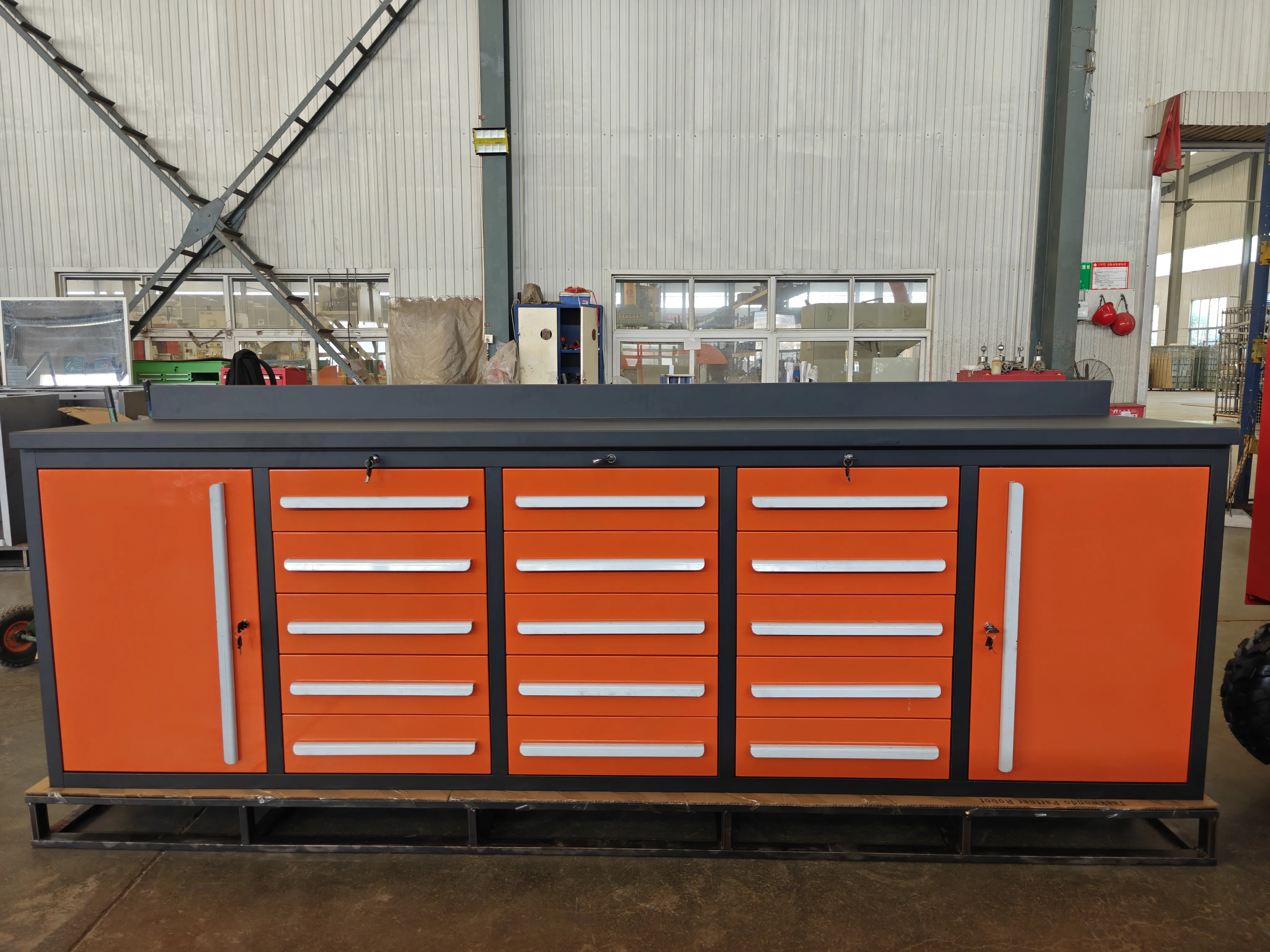 Các tính năng của Orange Tool Workbench là gì?