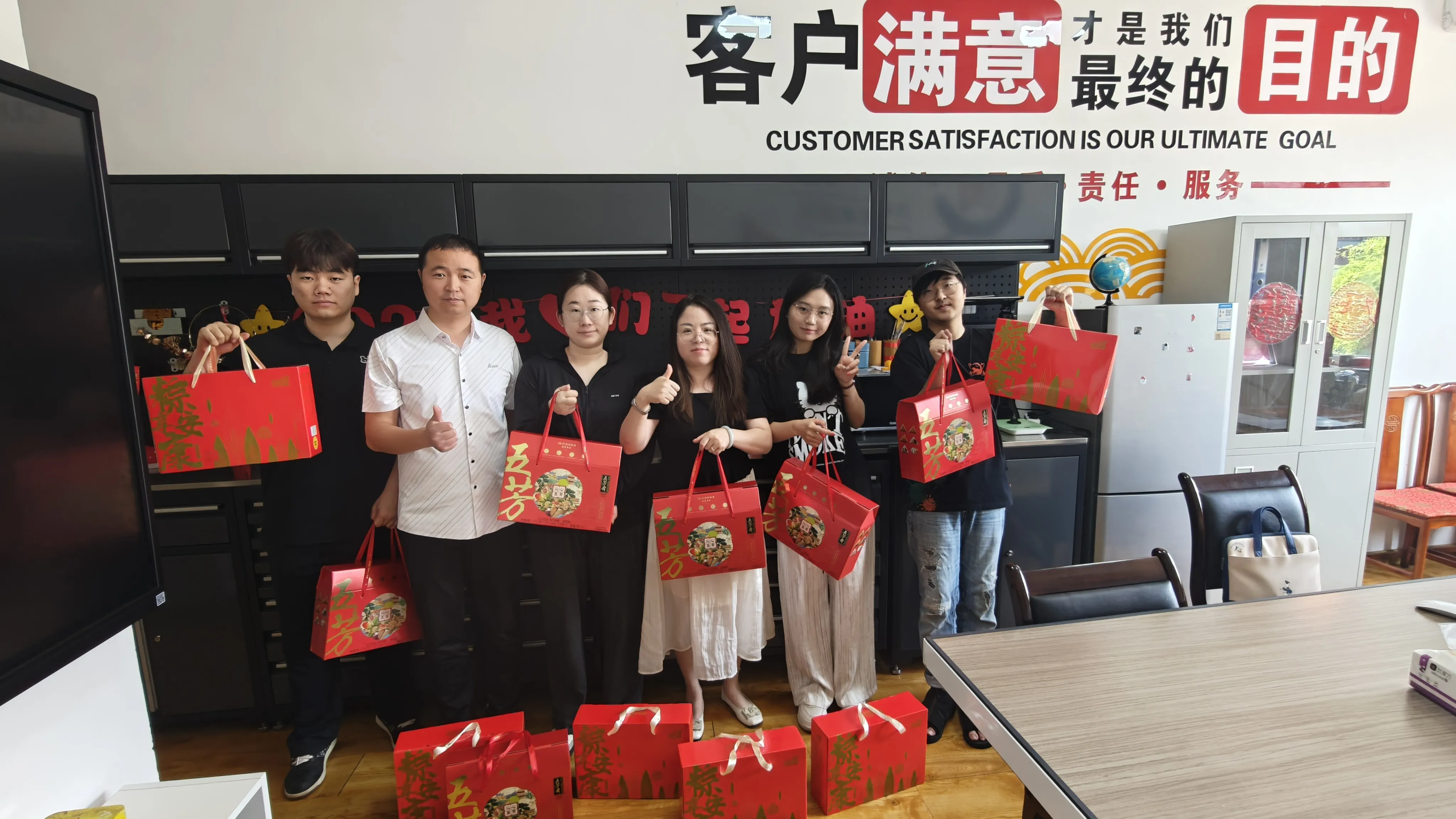 Tập đoàn Cyjy đã tổ chức thành công sự kiện chủ đề Lễ hội Thuyền rồng để kế thừa văn hóa truyền thống và xây dựng sự gắn kết của công ty