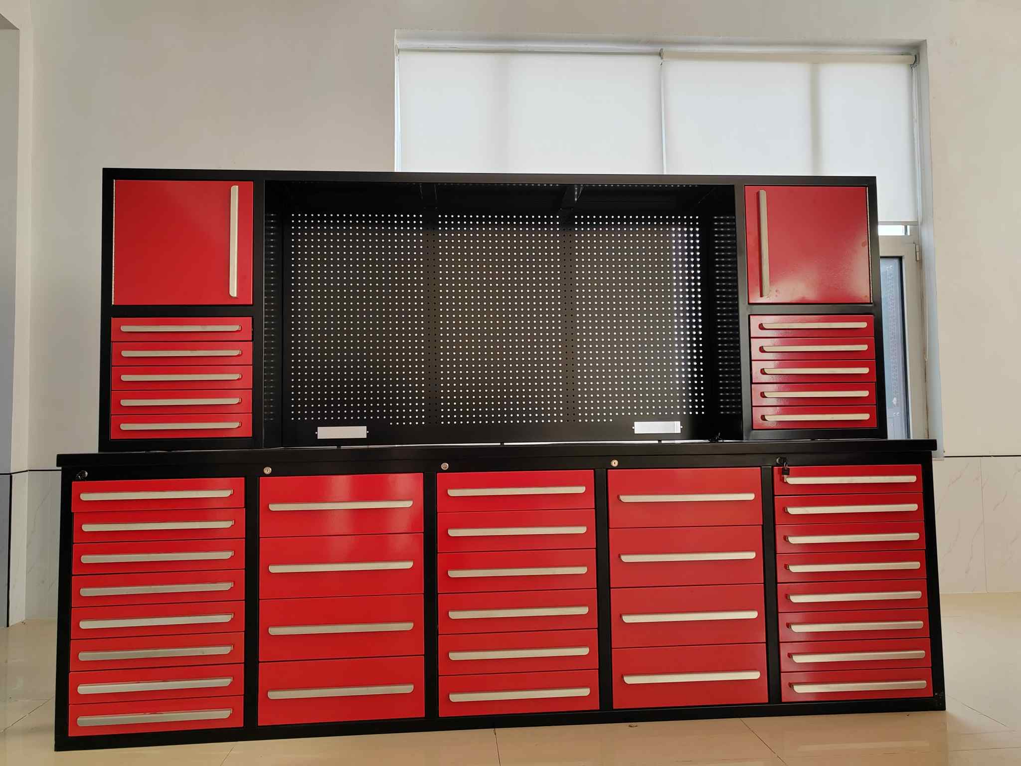 Tủ công cụ kim loại màu đỏ